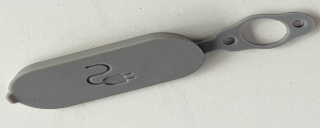 Charging hole plug assembly